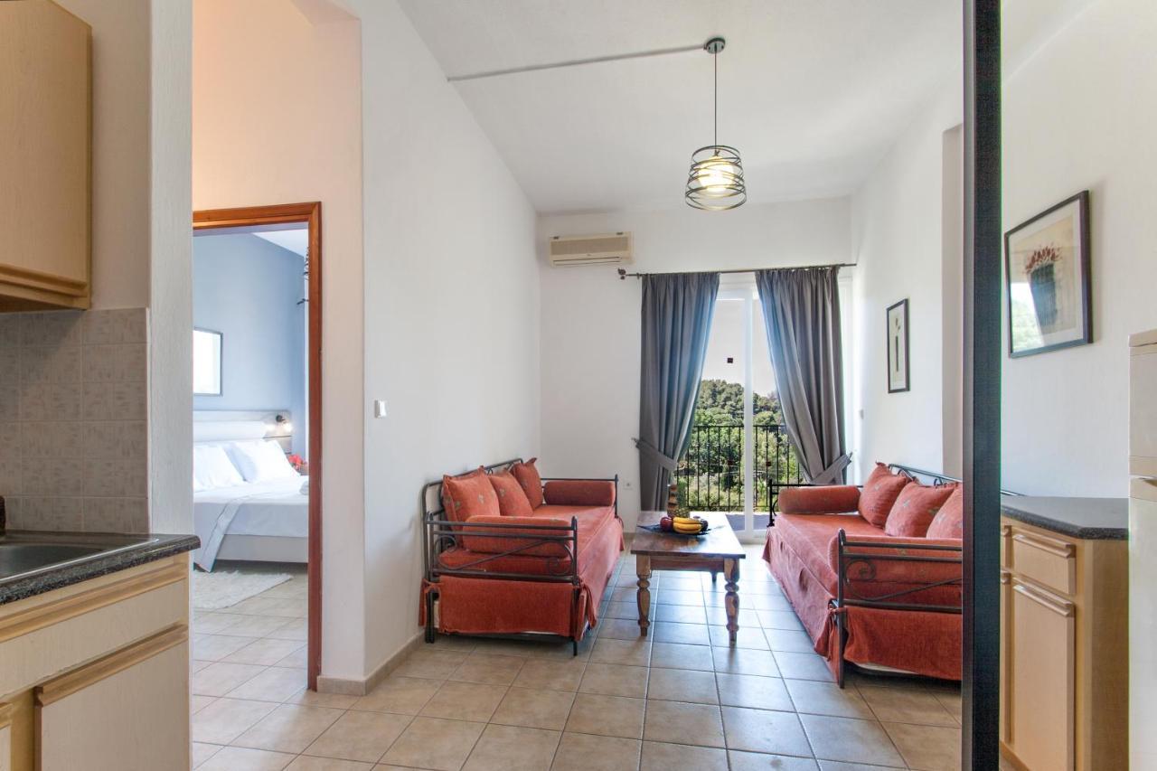 Hermes Hotel Vromolimnos Exterior photo