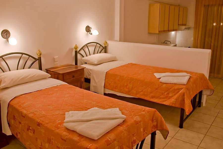 Hermes Hotel Vromolimnos Exterior photo
